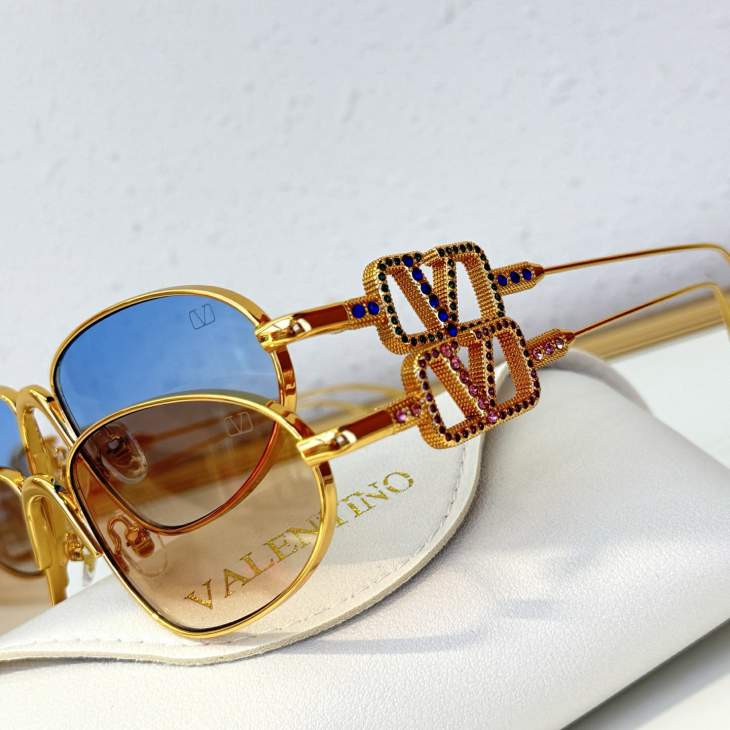 Picture of Valentino Sunglasses _SKUfw75731599fw